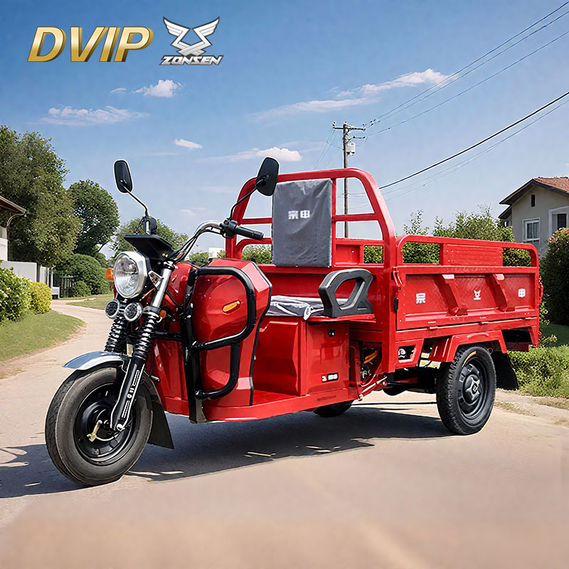 What types of motors are typically used in electric freight tricycles to ensure strong output power for carrying heavy loads?